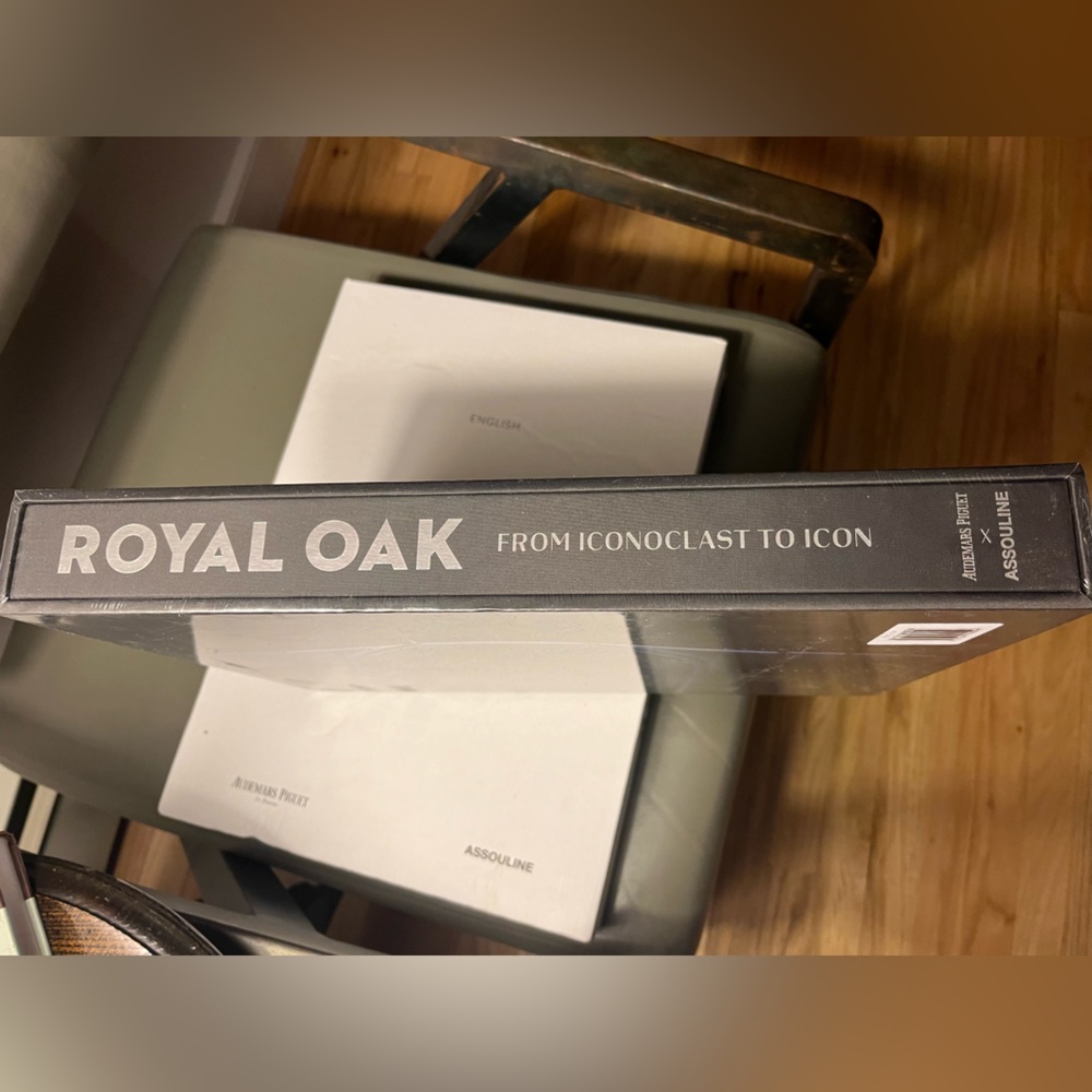 Audemars Piguet Royal Oak Book - Picture 3 of 4